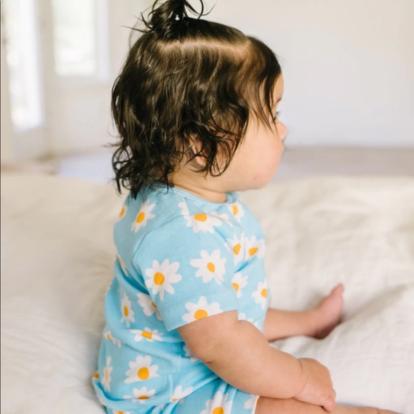 NWT Daisy Shorts Set 12 Months - Picture 3 of 7